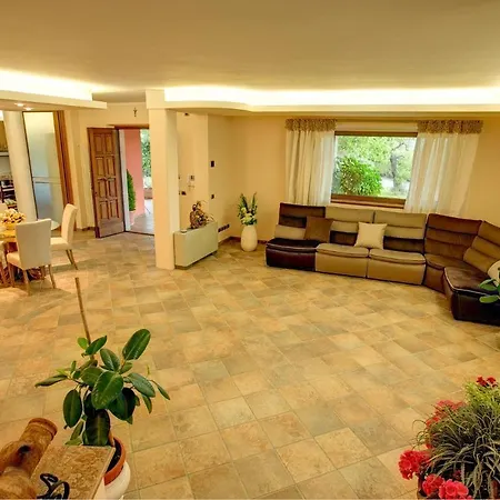 Ponterio-pian Di Porto Sleeps 10 Pool Air Con Vila