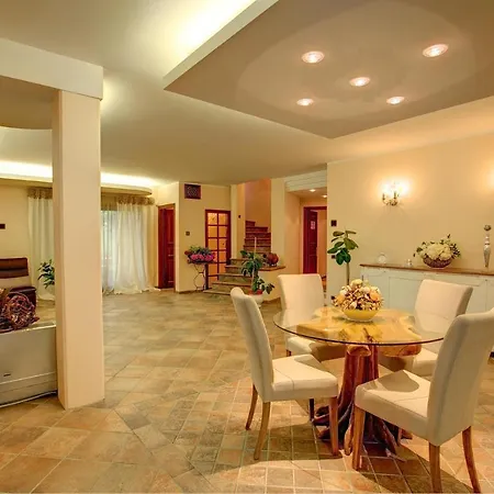 Vila Ponterio-pian Di Porto Sleeps 10 Pool Air Con *